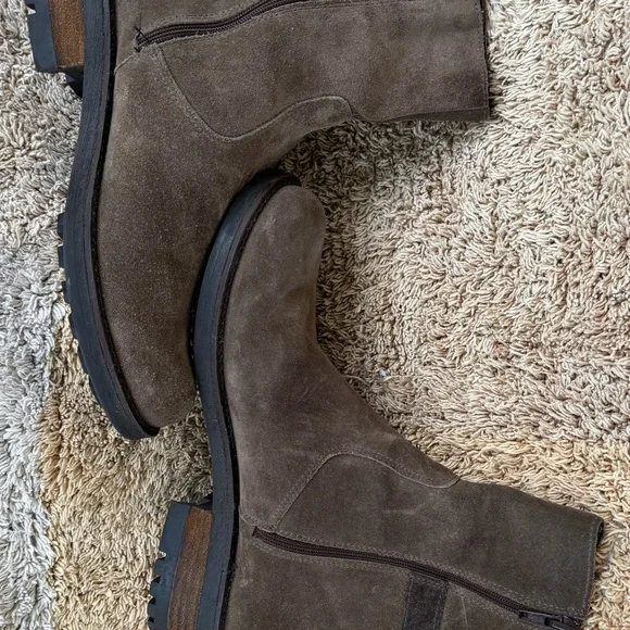 La Canadienne Women's Olive Buckled Wedge Booties - Picture 4 of 11